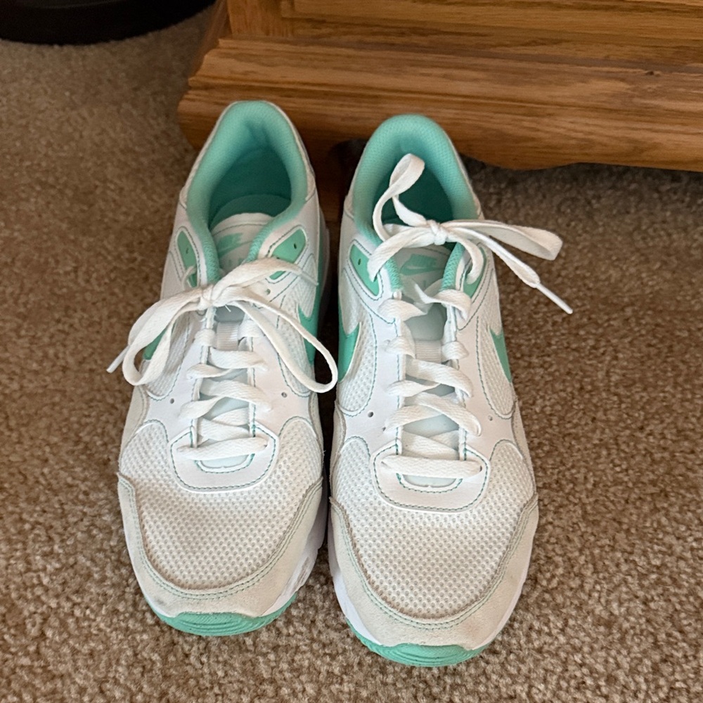 Nike White and Green Sneakers Classic Athletic Style